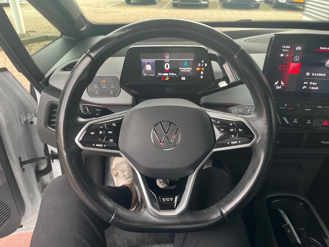 Volkswagen ID.3 First Max 58 kWh / Panorama dak / IQ Led / Navi / Steunhaak/ Getint glas / 20 Inch / Elect. + Massage Stoel