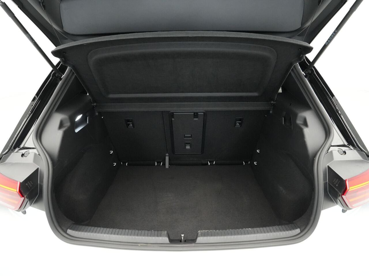 Volkswagen ID.3 Pure Oranje Edition 52 kWh 19"velgen privacy glass Led Navigatie 281