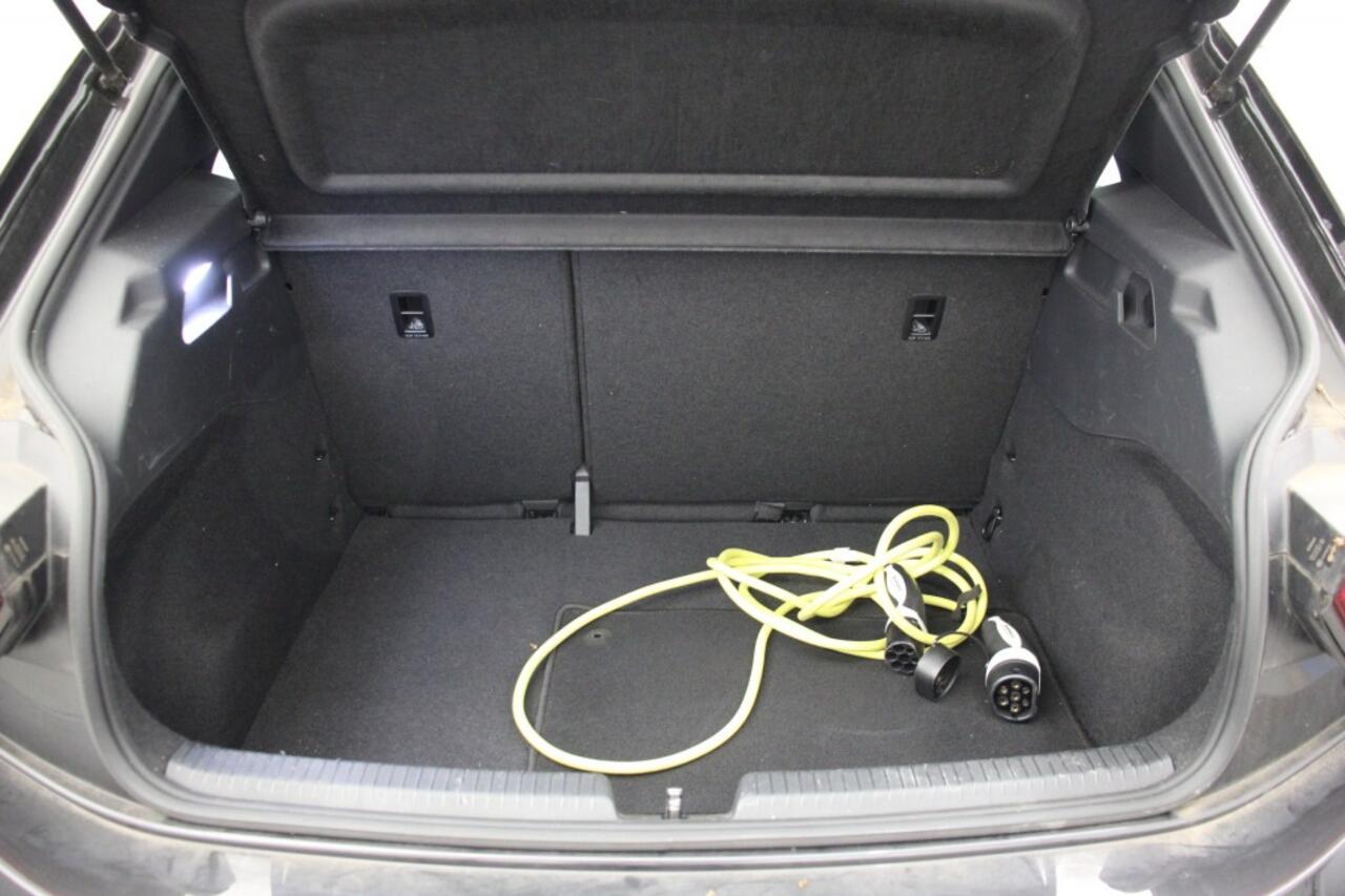 Volkswagen ID.3 Life 58 kWh - Carplay, Stoel/stuur verwarming, SOH 85%