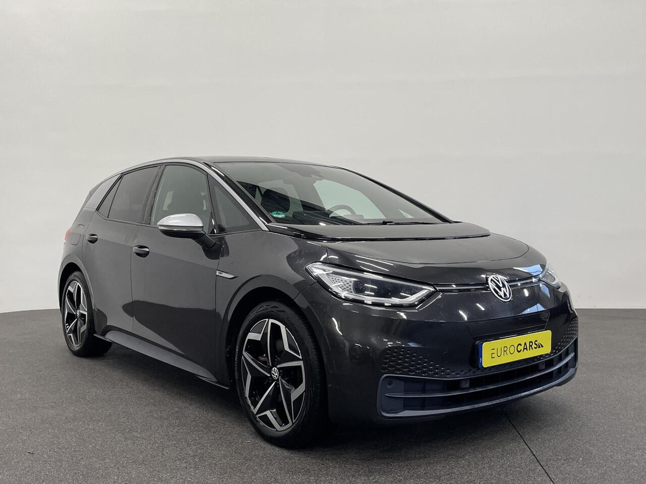 Volkswagen ID.3 First Plus 58 kWh Airco ECC Navi Carplay PDC VA+ Camera Adaptive Cruise Control 19" LM Velgen LED Matrix