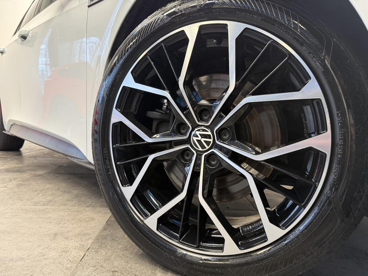 Volkswagen ID.3 First 58 kWh Adaptive-Cruise Full-led Navigatie Trekhaak 24 maanden garantie mogelijk (*vraag naar de voorwaarden)