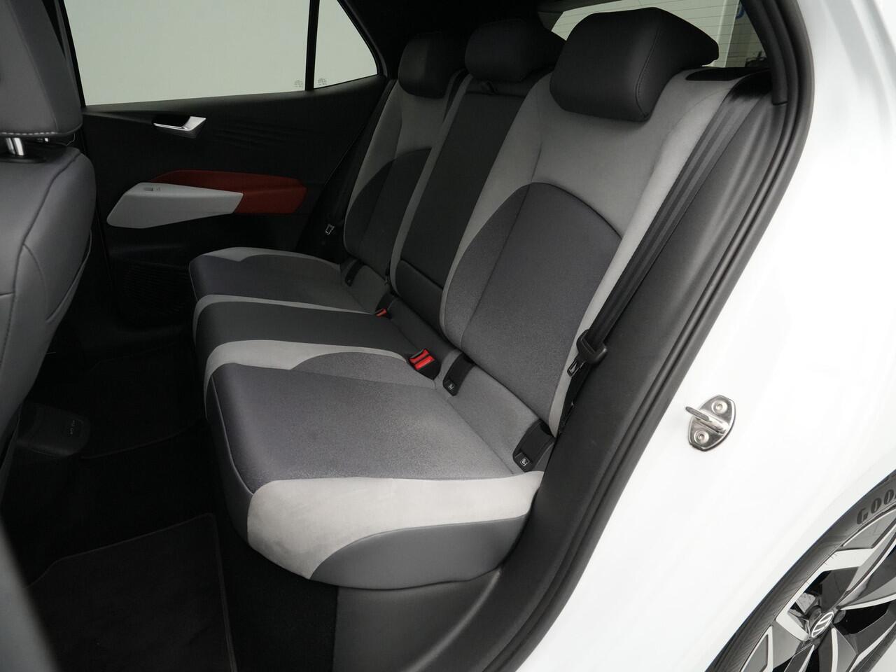 Volkswagen ID.3 First Plus 58 kWh 204pk Trekhaak Navigatie Camera Stoel/Stuurverwarming Acc 15