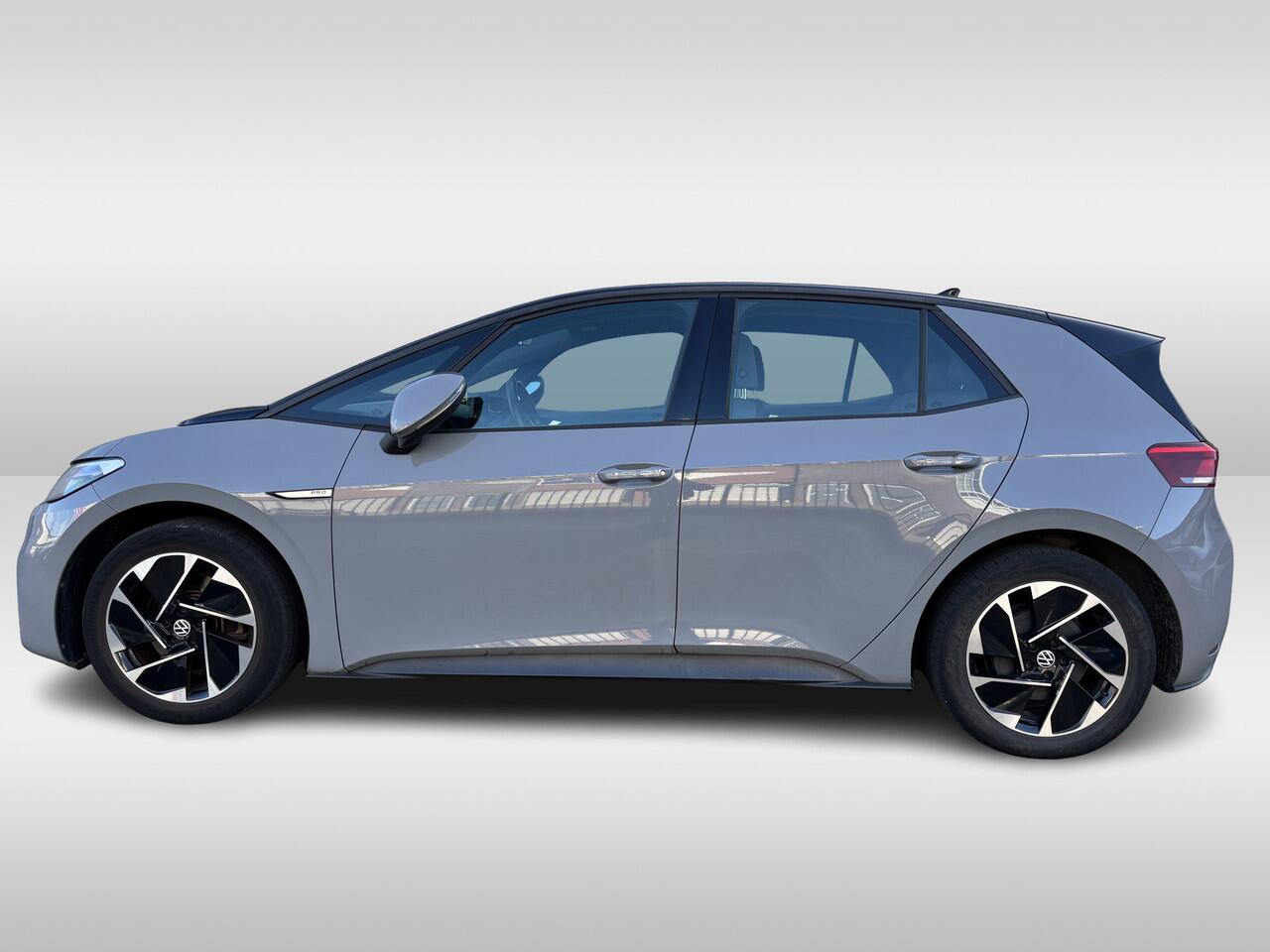 Volkswagen ID.3 Life 58 kWh 204pk Navigatie / 18"LM velgen / Zwart dak / App-connect / Parkeersensoren / Keyless-Go State of health is 89%