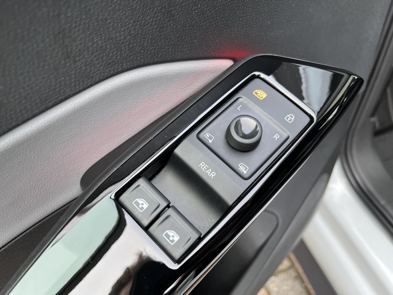 Volkswagen ID.3 First Plus 58 kWh / SOH 89%/ TREKHAAK/ CAMERA/ PARK. SENSOREN/ IQ. LIGHT/ DIGITAL DASHBOARD/ APP CONNECT/ BLUETOOTH/ NAVI/ CLIMA/ 19" LMV