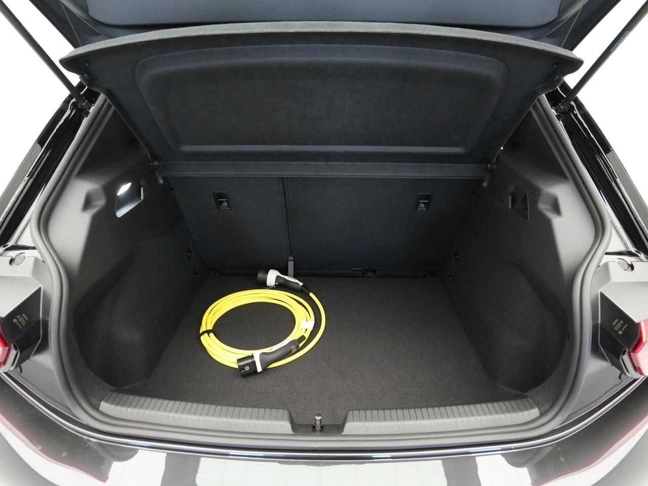 Volkswagen ID.3 Pure 150 pk Navigatie Camera Stoelverwarming Acc 333