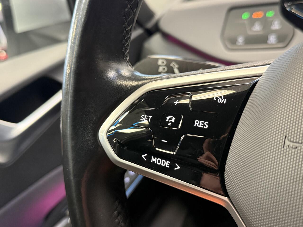 Volkswagen ID.3 First 58 kWh Adaptive-Cruise Full-led Navigatie Trekhaak 24 maanden garantie mogelijk (*vraag naar de voorwaarden)