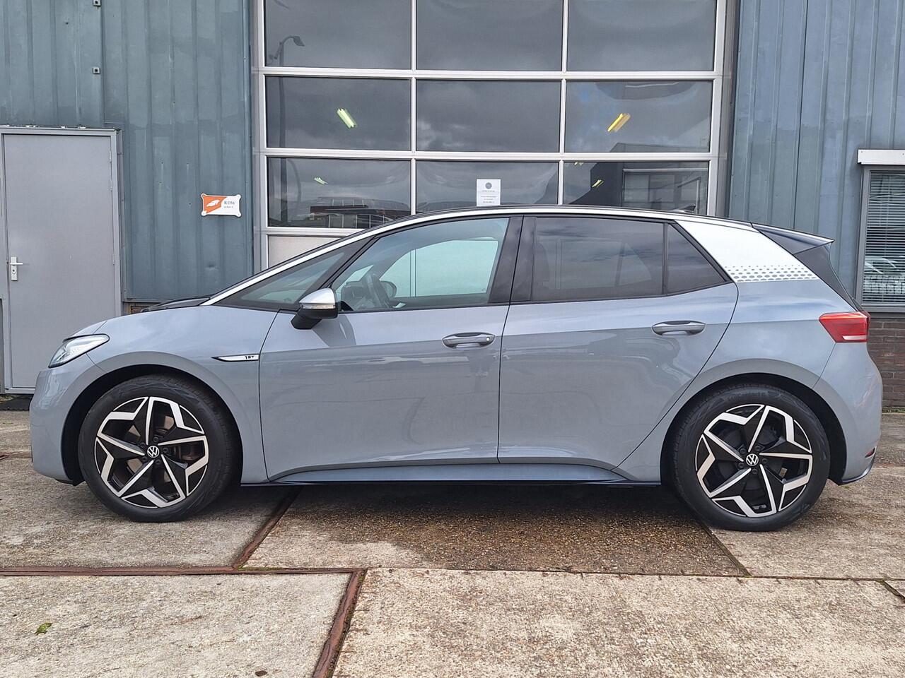 Volkswagen ID.3 First Edition Plus 58 kWh, Camera, Navi, 19"Lm velgen 1 Eigenaar!