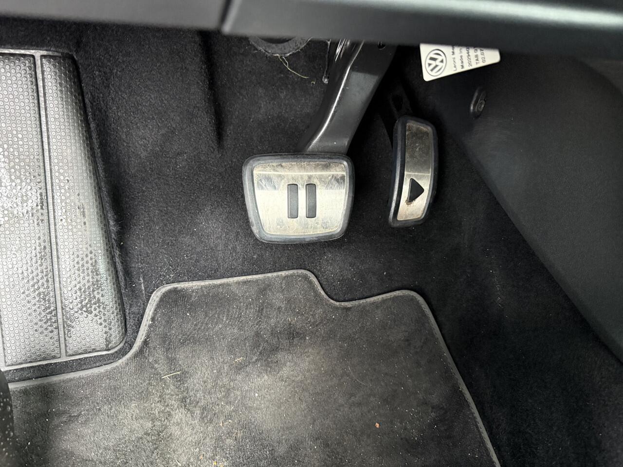 Volkswagen ID.3 BWJ 2020 First Plus 204 PK 58 kWh IQ. LICHT | ADAPTIVE CRUISE | FULL LED | STOEL + STUUR VERW. | CAMERA | LMV | PDC