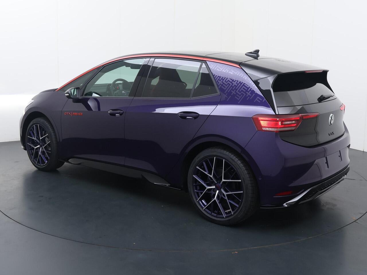 Volkswagen ID.3 GTX Limited Edition 79 kWh accu, 240 kW / 326 PK | Fire & Ice pakket | Panoramadak | Variabele laadbodem |