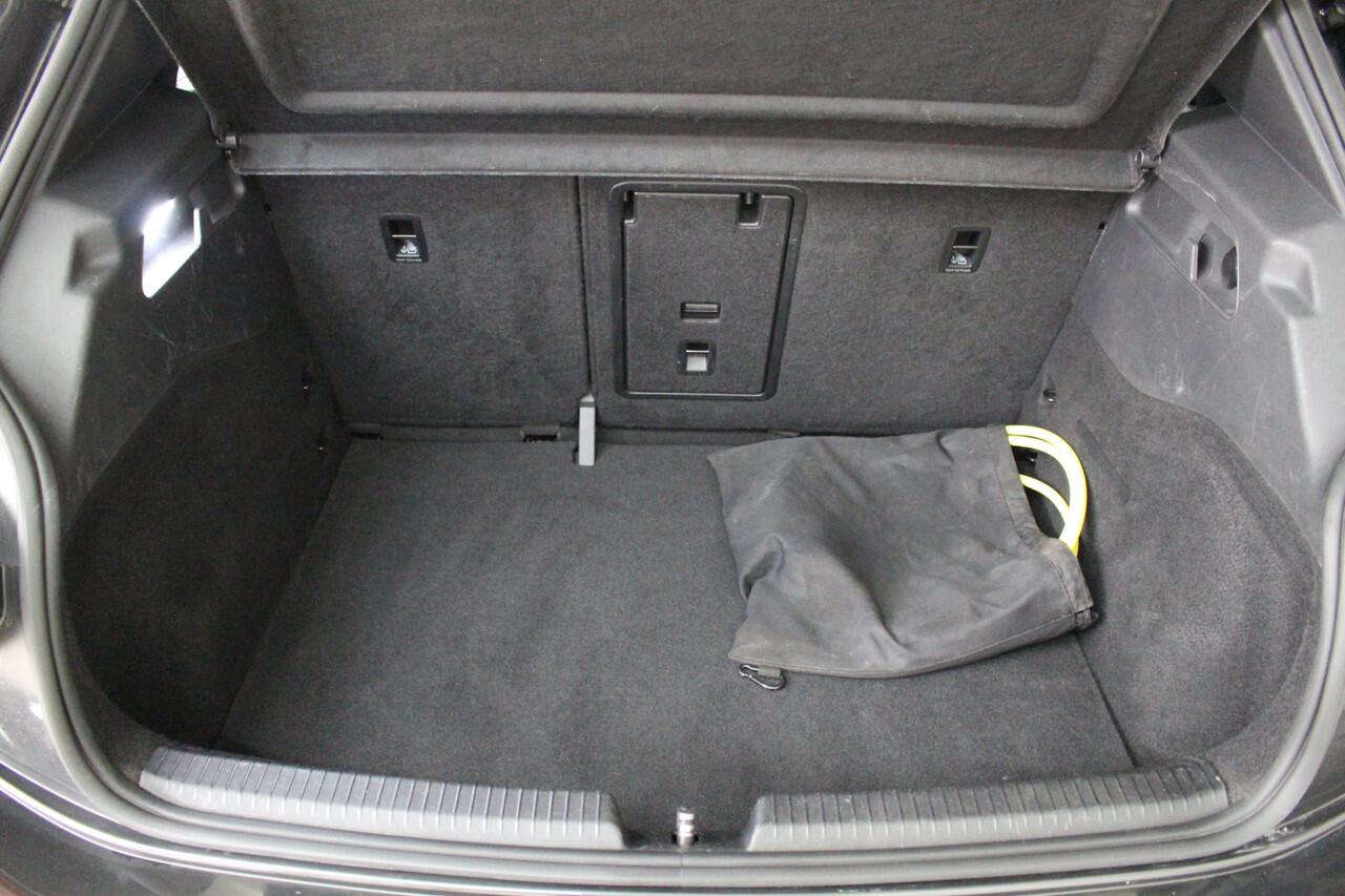 Volkswagen ID.3 Tech 58 kWh | 150kW / 204 PK Panoramadak | El. stoelverstelling | Camera | Warmtepomp | 92% SOH