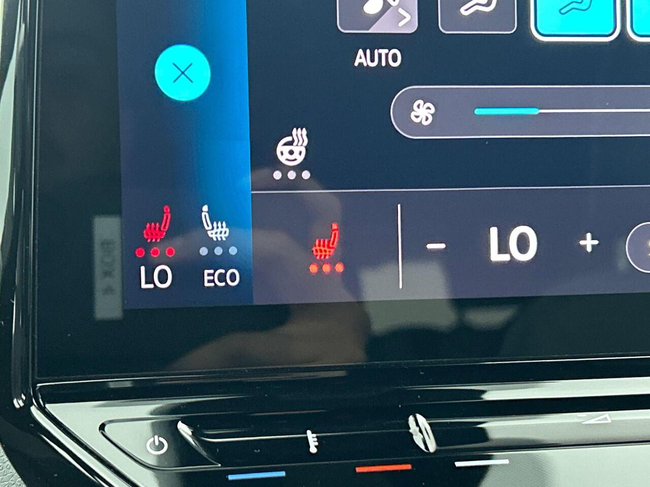 Volkswagen ID.3 First Plus 58 kWh | Navigatie | Apple Carplay/Android Auto | Camera | Parkeersensoren | Adaptive Cruise Control | Full LED Matrix | Stoel- en stuurverwarming | Lichtmetalen velgen | Climate Control