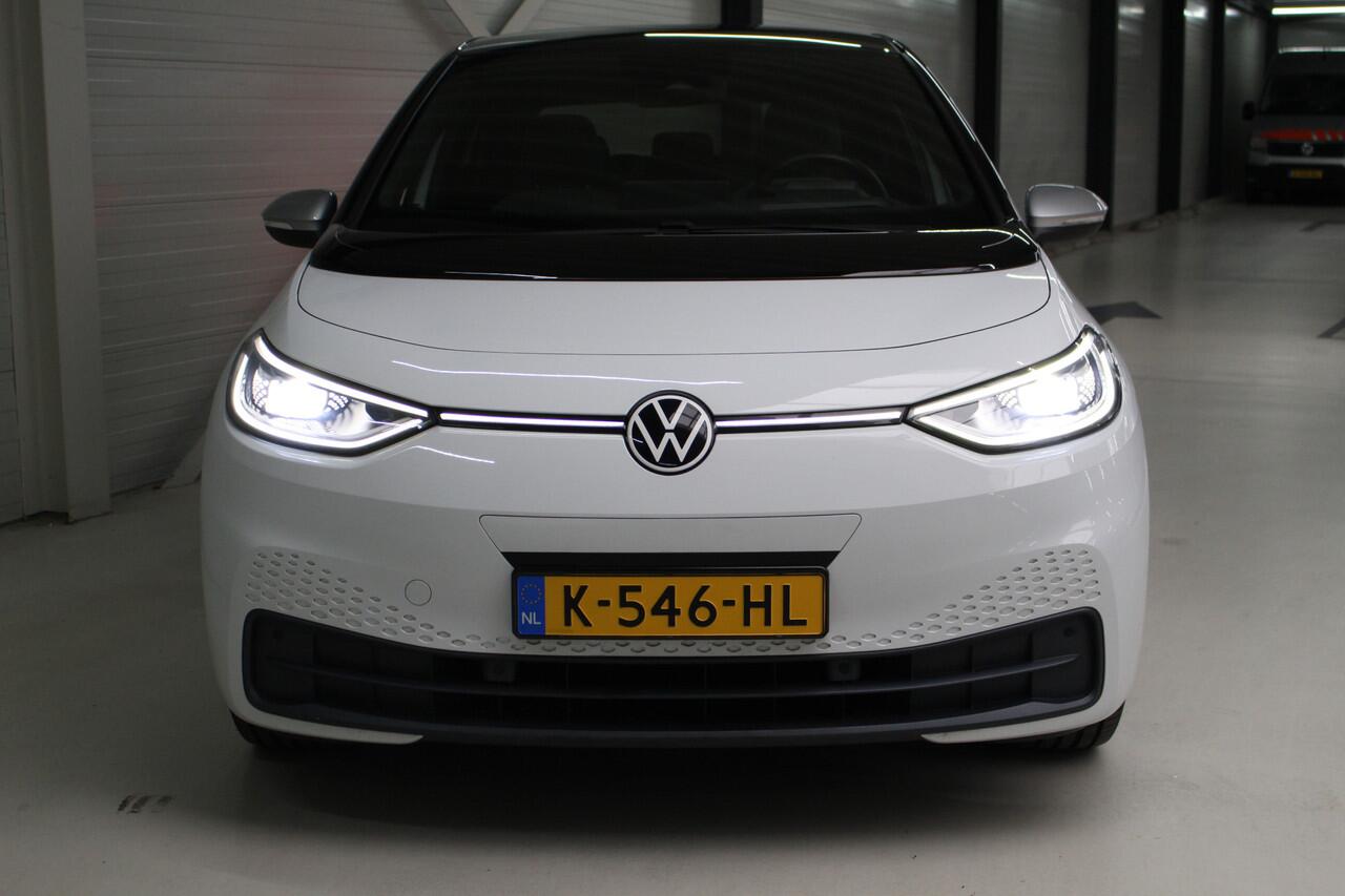 Volkswagen ID.3 First Max 58 kWh Panoramadak | Camera | El. stoelverstelling + massage | IQ-Light