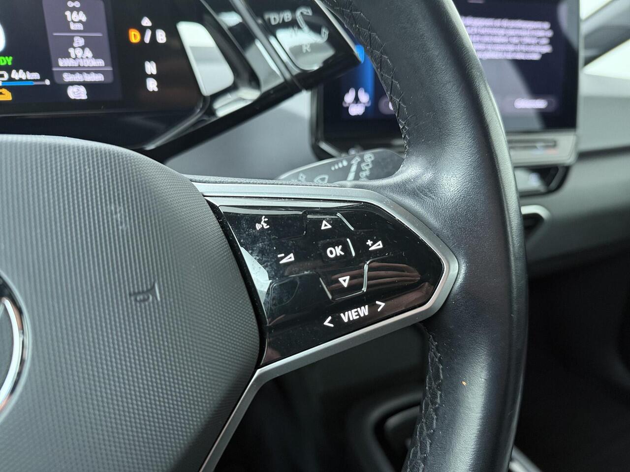 Volkswagen ID.3 First 58 kWh | 204 PK | SoH 89% | Navigatiesysteem | Adaptive cruise control | Voorstoelen verwarmd | Apple Carplay/Android Auto |