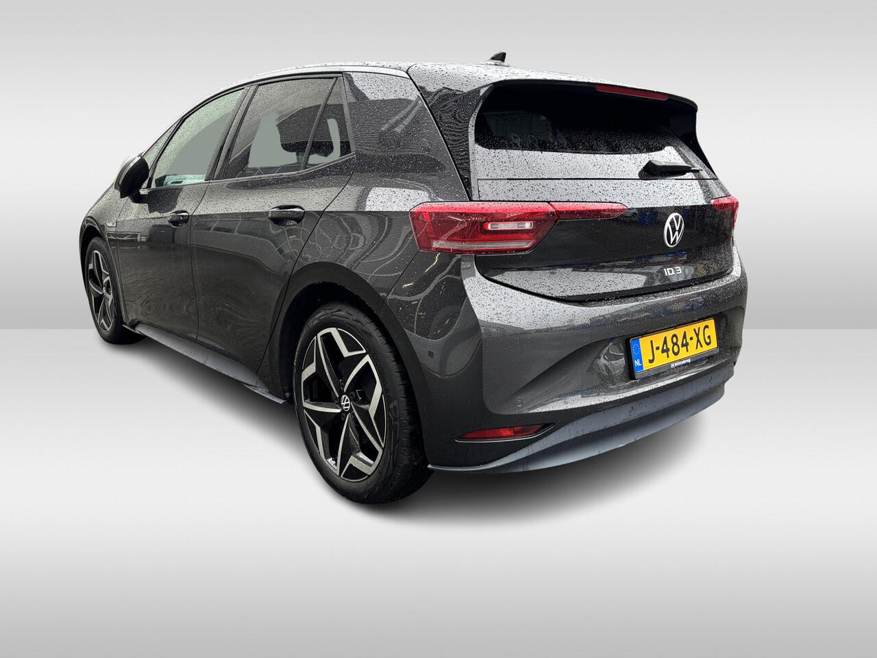 Volkswagen ID.3 First Plus 58 kWh Navigatie / Camera / LED Matrix (IQ.Light) / 19"LM Velgen Andoya / Verwarmd stuurwiel