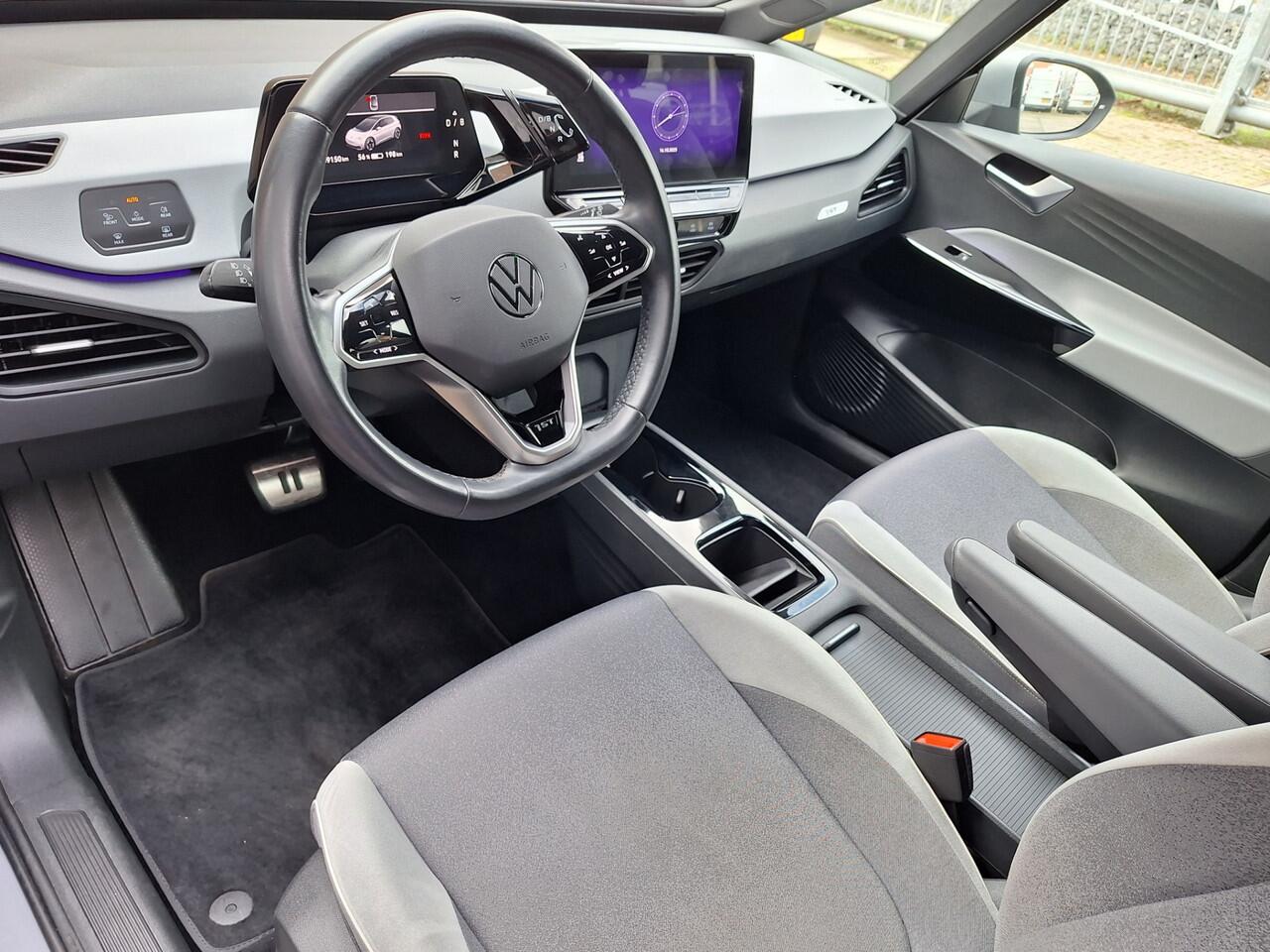 Volkswagen ID.3 First Edition Plus 58 kWh, Camera, Navi, 19"Lm velgen 1 Eigenaar!