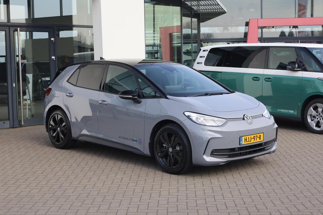 Volkswagen ID.3 Black Edition 52 kWh 170PK / 125kW Apple Carplay & Android Auto, verwarmbare voorstoelen, LED koplampen, navigatie (Discover Pro), comfortstoelen, DAB+, draadloos telefoon laden, rijstrookbehoud assistent (Lane Assist), extra getint glas achter, verkeerst