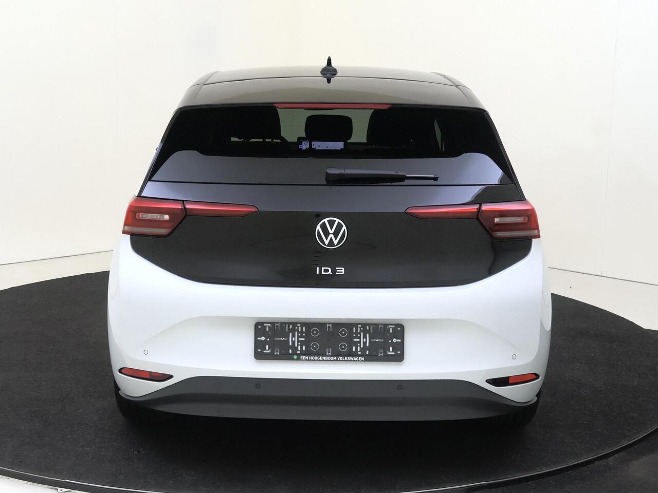 Volkswagen ID.3 Pro Business | Achterlichten LED, luxe uitgevoerd incl. dynamische knipperlichten | Airconditioning automatisch, 2-zone (Climatronic) | Buitenspiegels elektrisch instel-, verwarm- en inklapbaar