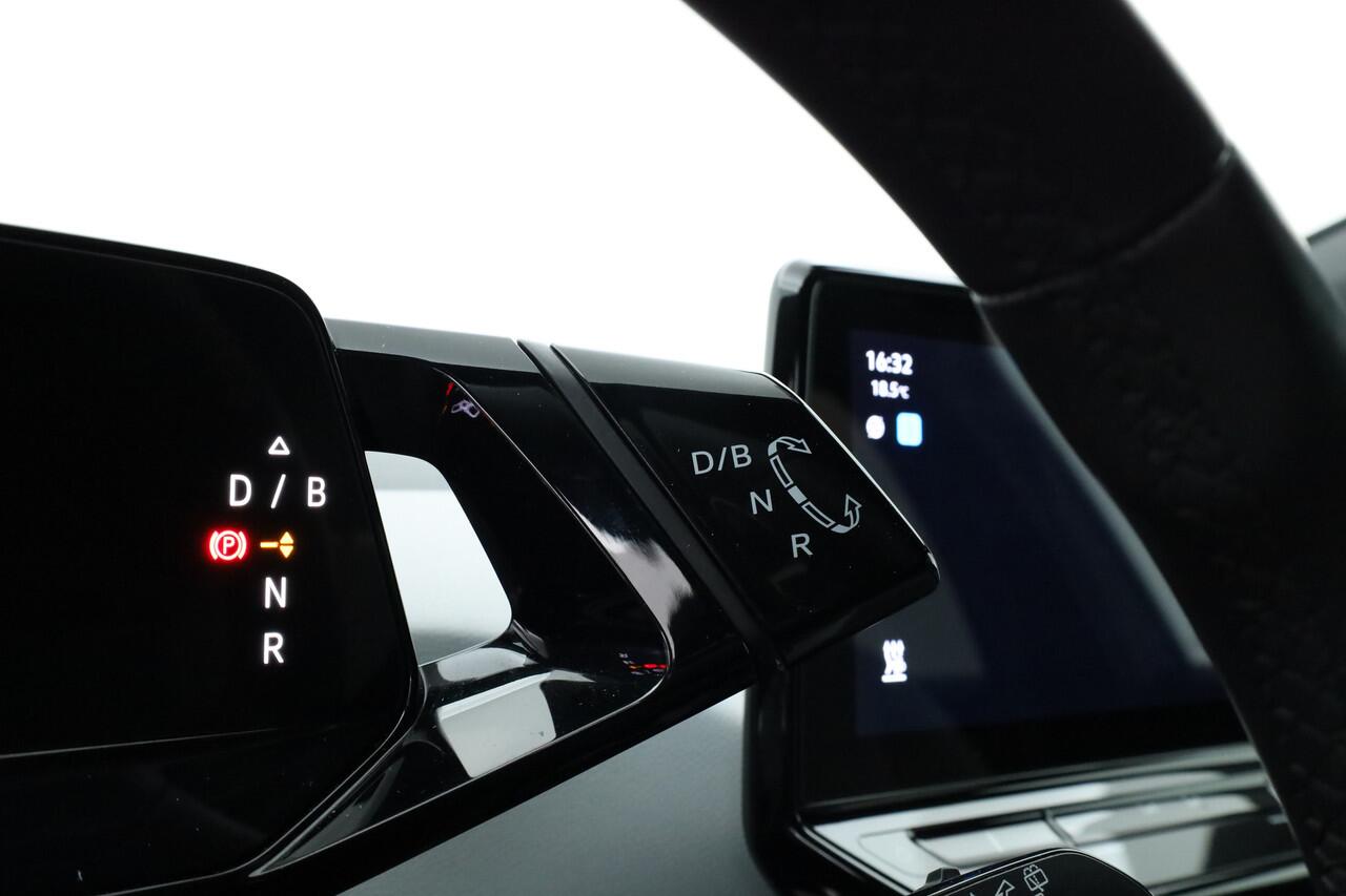 Volkswagen ID.3 First 58 kWh | IQ Light | ACC | Keyless | Stoel- Stuurverw. | 19'' | Trekhaak