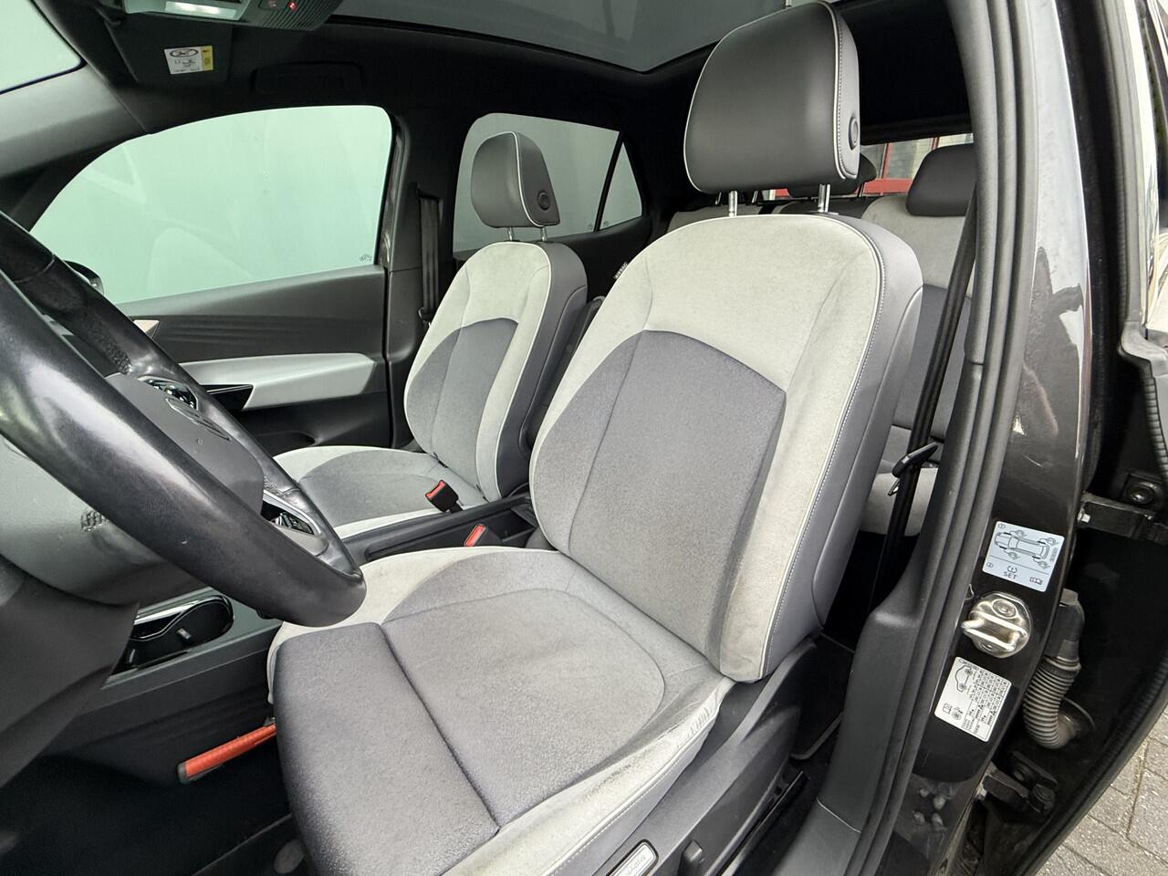 Volkswagen ID.3 BWJ 2020 First Max 204 PK 58 kWh TREKHAAK | PANO | HEAD UP | MATRIX LED IQ | NAVI DISCOVER PRO | ADAPTIVE CRUISE | ELEKTR. VERST. STOELEN + MASSAGE + VERWARMD | CAMERA | CARPLAY + ANDROID | CLIMA | LMV | PDC