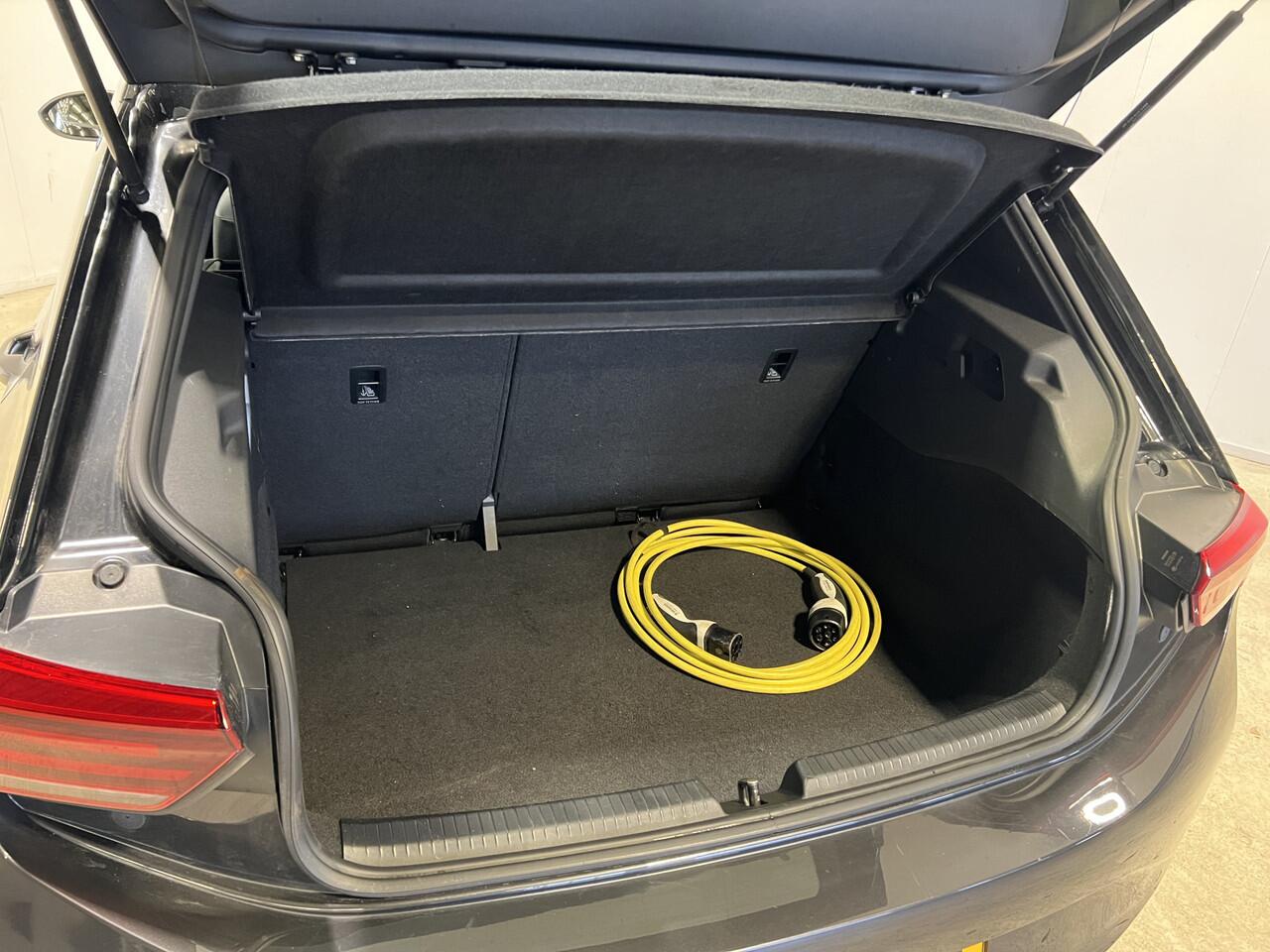 Volkswagen ID.3 Pro 58 kWh | Navigatie/Android/Apple Carplay | Trekhaak | Achteruitrijcamera |