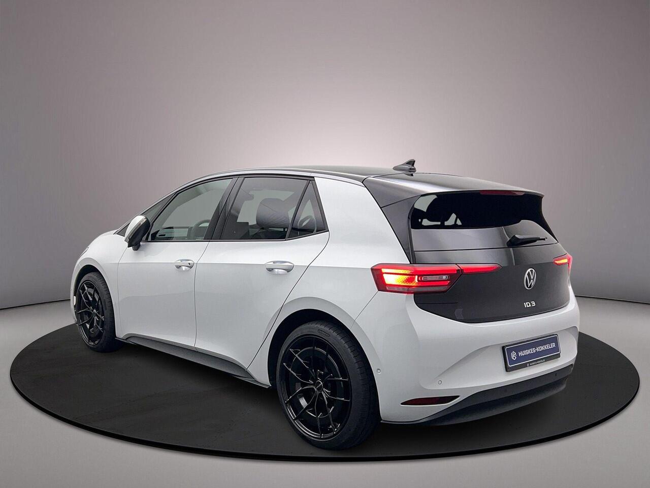 Volkswagen ID.3 Pro Business 204pk Automaat Adaptive cruise control, Stuurwiel verwarmd, Achteruitrijcamera, Navigatie, LED matrix koplampen, Stoelverwarming, Parkeersensoren