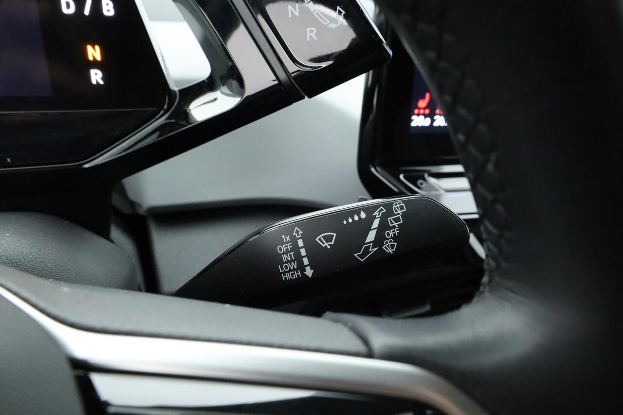 Volkswagen ID.3 First 58 kWh | IQ Light | ACC | Keyless | Stoel- Stuurverw. | 19'' | Trekhaak