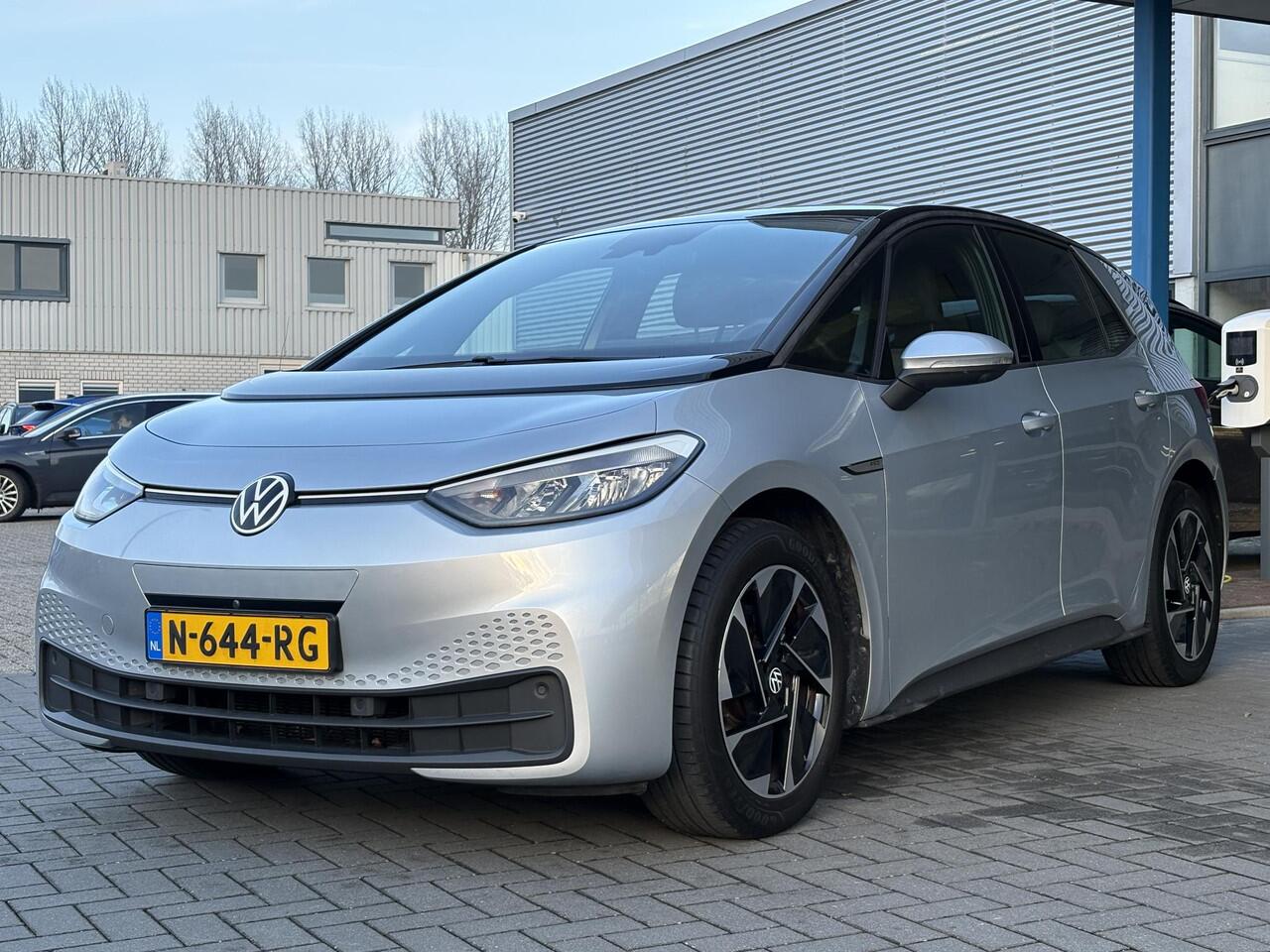 Volkswagen ID.3 Pro 58 kWh First Edition | 360 Camera | Stoel- & Stuurwielverwarming | Adaptive Cruise | Side Assist | Navi |