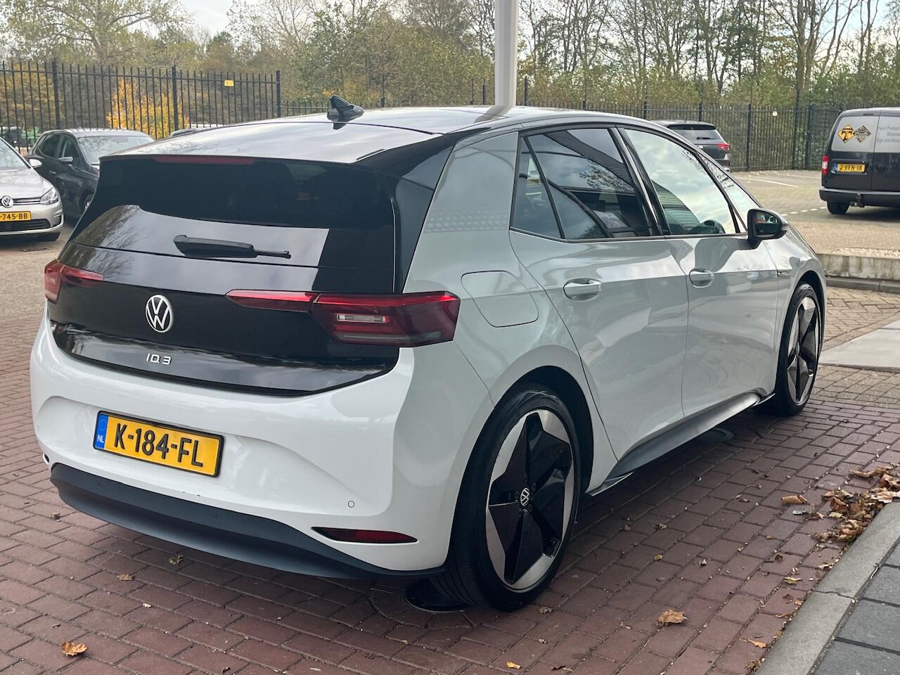 Volkswagen ID.3 First Max 58 kWh / Panorama dak / IQ Led / Navi / Steunhaak/ Getint glas / 20 Inch / Elect. + Massage Stoel