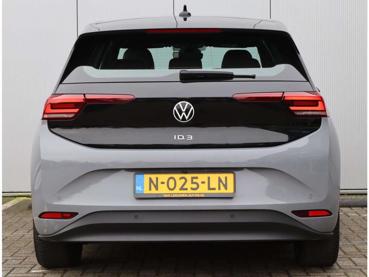 Volkswagen ID.3 Pure 45 kWh | Trekhaak | Stoelverwarming | Adaptieve Cruise