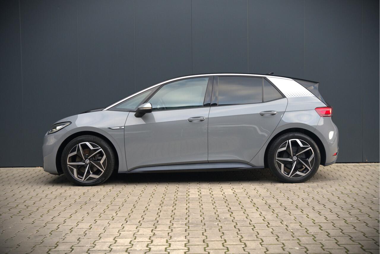 Volkswagen ID.3 First Plus 58 kWh | Stoelverwarming | Stuurverwarming | Camera | Adaptive Cruise Control | Navigatie | Standkachel | Keyless | Parkeersensoren | LED | Apple Carplay | BTW |
