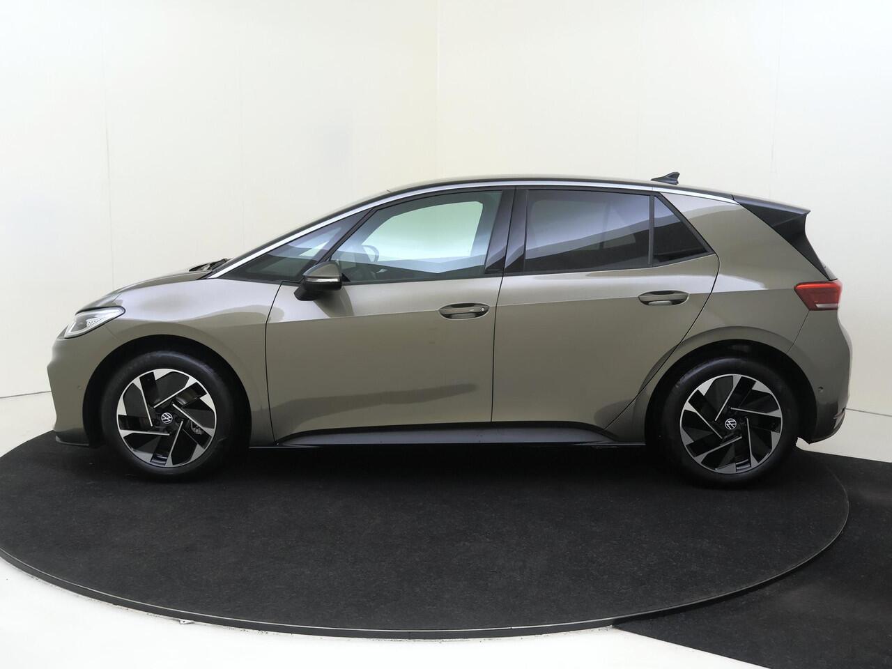 Volkswagen ID.3 Pro Business | Achterlichten LED, luxe uitgevoerd incl. dynamische knipperlichten | Airconditioning automatisch, 2-zone (Climatronic) | Buitenspiegels elektrisch instel-, verwarm- en inklapbaar