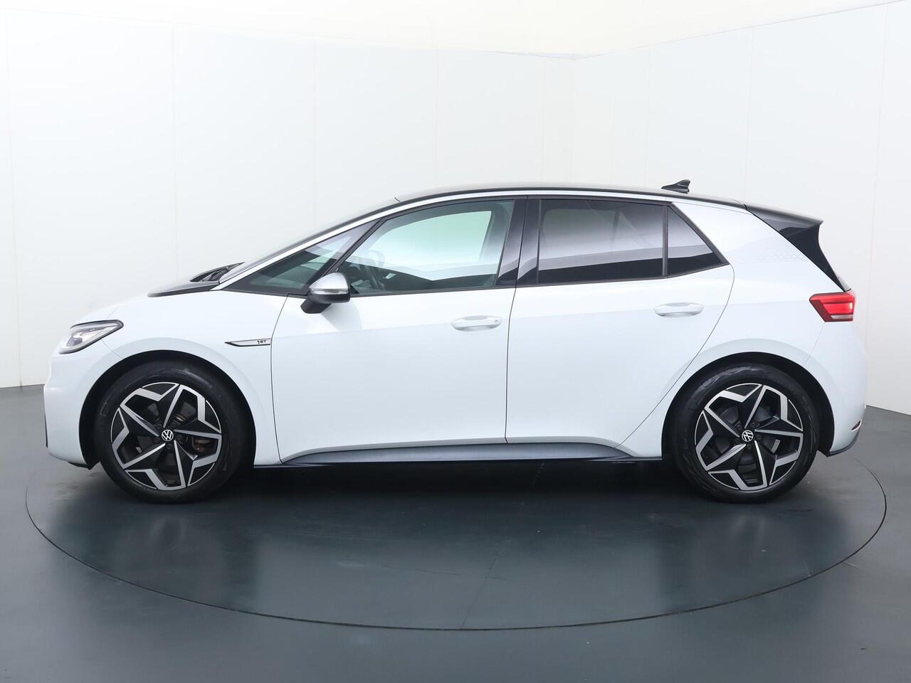 Volkswagen ID.3 First Plus 58 kWh | 204 PK | SoH 91% | Adpative cruise control | Lane assist | Voorstoelen verwarmd | 19" LM velgen |