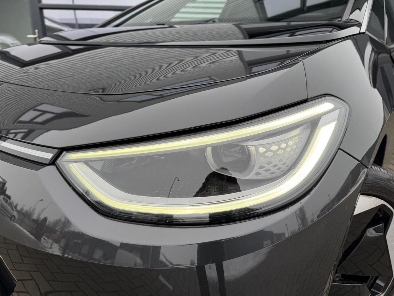Volkswagen ID.3 First Max 58 kWh ?SOH 93.3% ?Panoramadak ?Matrix LED ?Full LED ?Stuur- Stoelverwarming ?Sfeerverlichting ?Navigatie ?Camera ?Lichtmetaal 20" ?Parkeersensoren