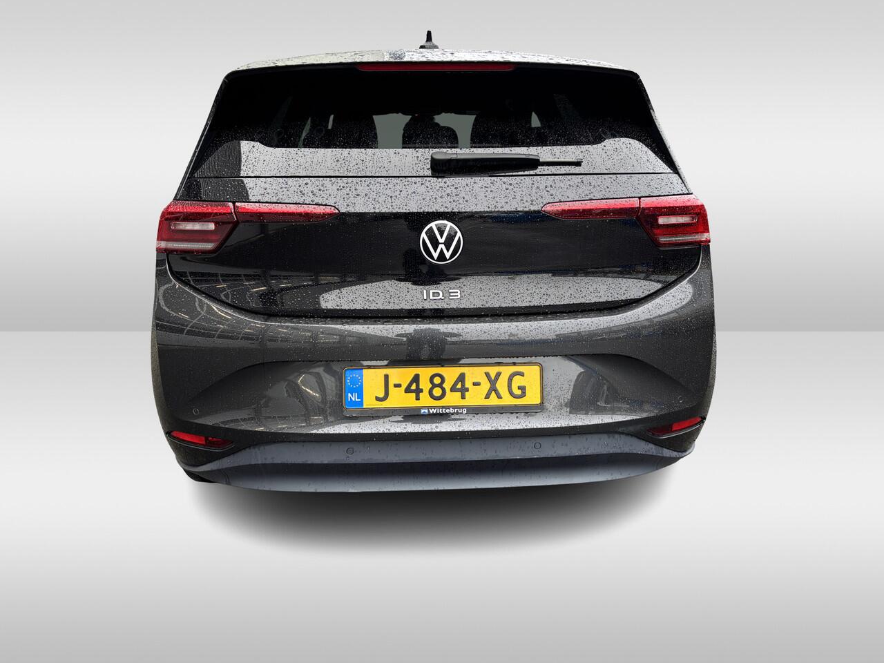 Volkswagen ID.3 First Plus 58 kWh Navigatie / Camera / LED Matrix (IQ.Light) / 19"LM Velgen Andoya / Verwarmd stuurwiel