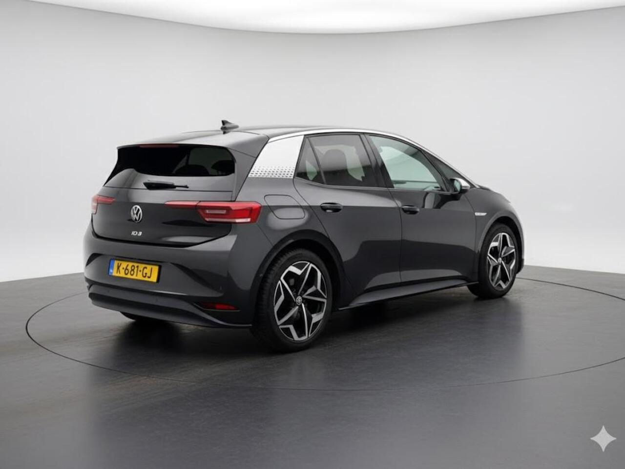 Volkswagen ID.3 First Plus 58 kWh 204PK | Climate control | Achteruitrijcamera | Stoelverwarming |