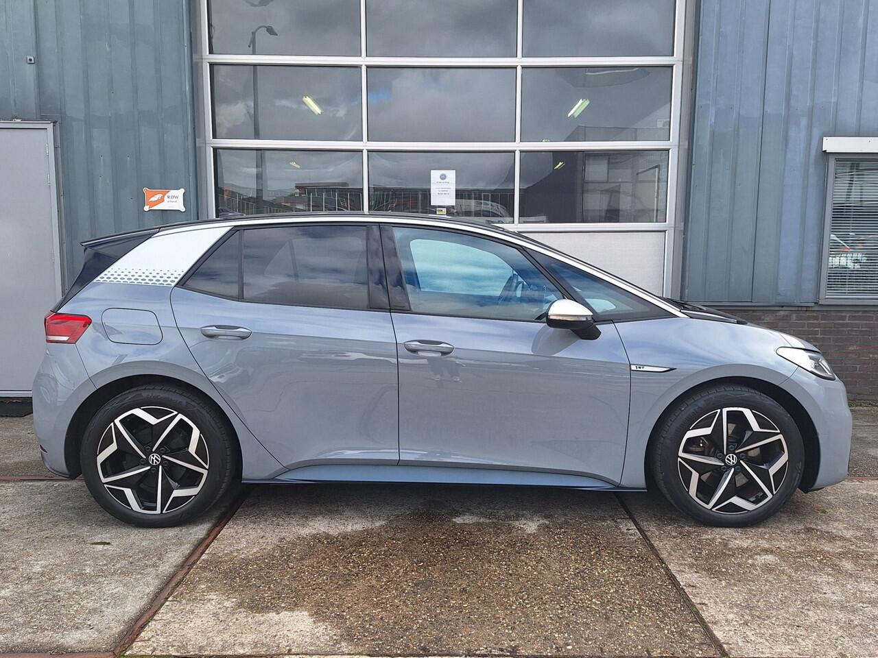 Volkswagen ID.3 First Edition Plus 58 kWh, Camera, Navi, 19"Lm velgen 1 Eigenaar!