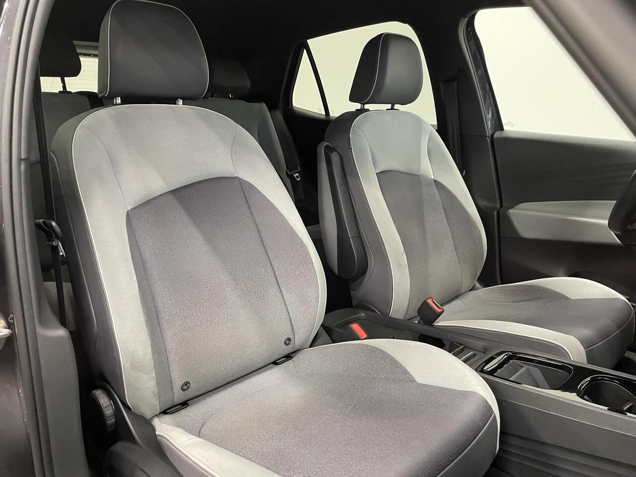 Volkswagen ID.3 First Plus 58 kWh Airco ECC Navi Carplay PDC VA+ Camera Adaptive Cruise Control 19" LM Velgen LED Matrix