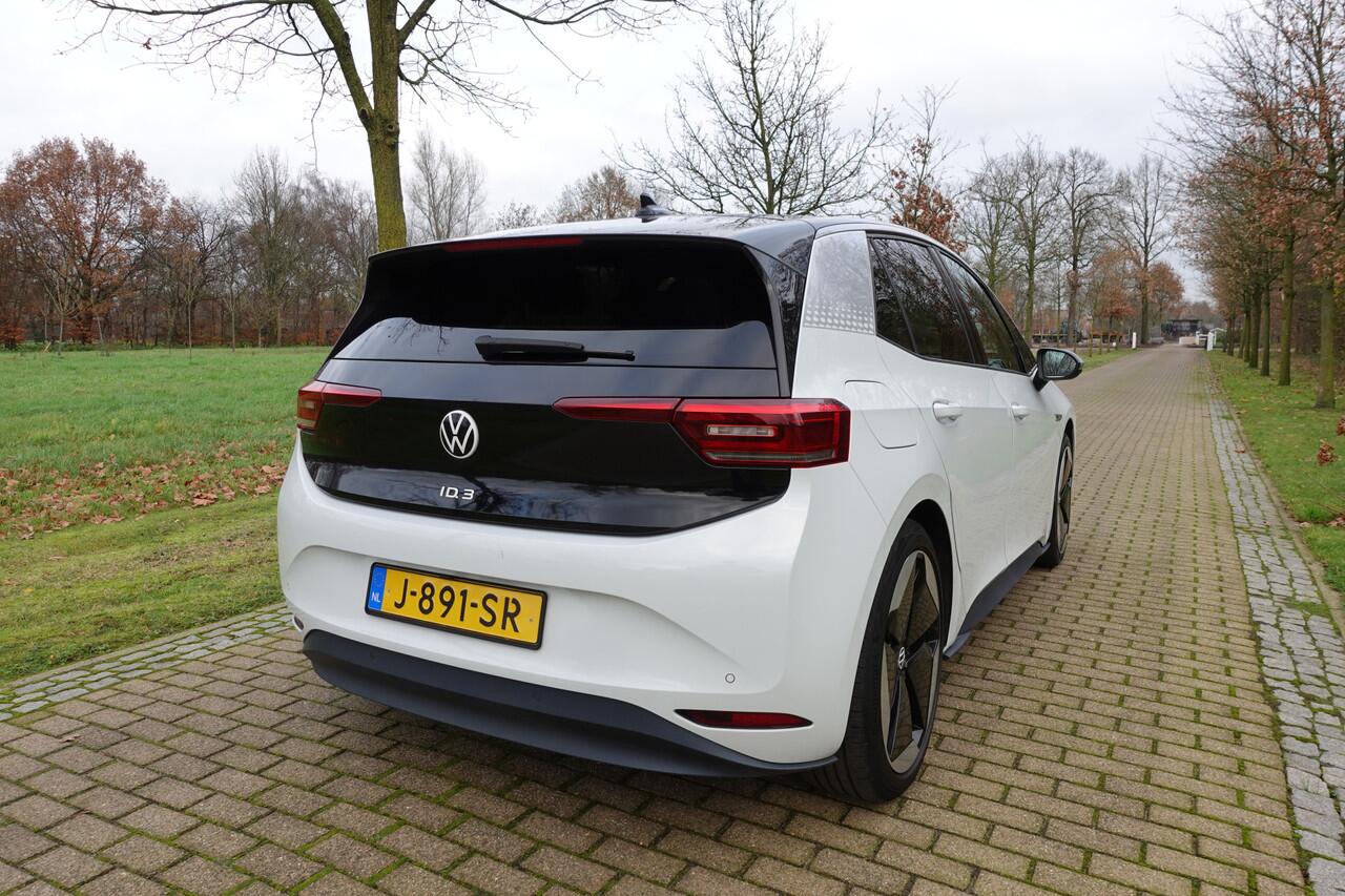 Volkswagen ID.3 First Max 58 kWh | BTW | Pano | I.Q. LIGHT | Head-Up | Stoelverwarming | Massage | Trekhaak |