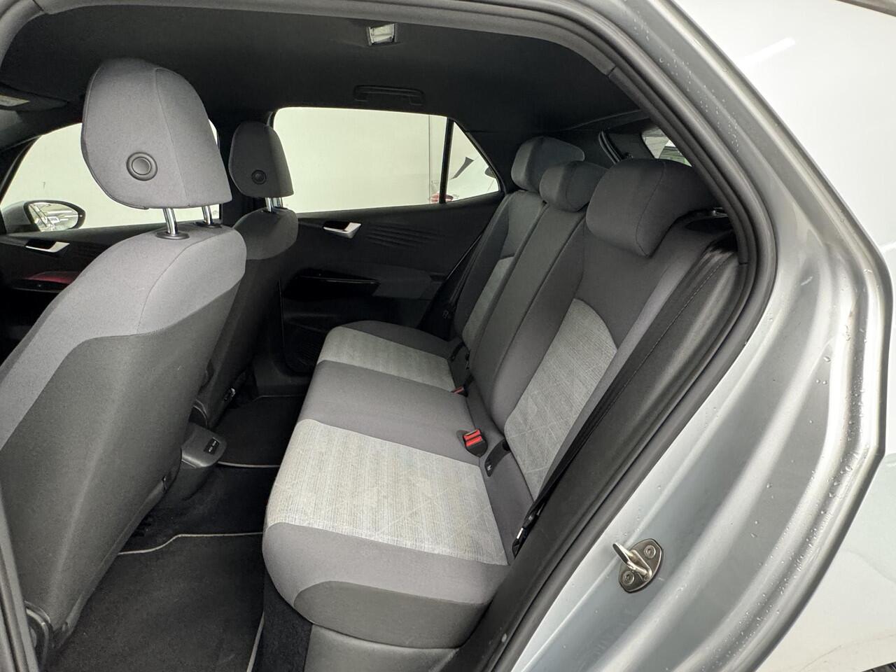 Volkswagen ID.3 Life 58 kWh | Apple CarPlay / Android Auto | Cruise control adaptief | Parkeersensoren | Stoelverwarming |