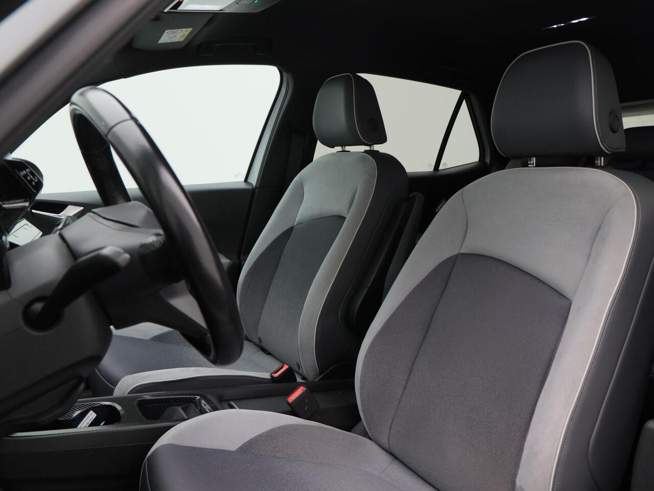 Volkswagen ID.3 First Plus 58 kWh 204 Pk Automaat | Cruise Control | Climate Control | Stoelverwarming | Camera | Carplay | 19 inch | 114.952 Km!!