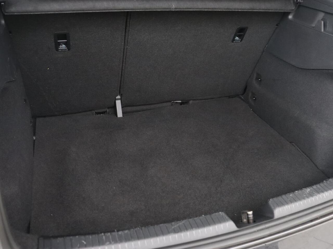 Volkswagen ID.3 Life 58 kWh | Carplay | Sfeerverlichting | Cruise Control | Stoelverwarming | Stuurverwarming | Parkeersensor | Navigatie | Climate controle