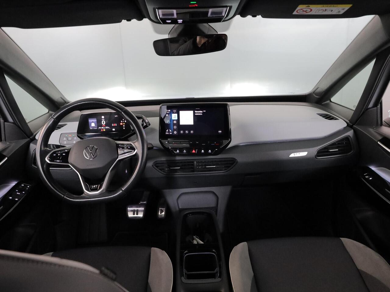 Volkswagen ID.3 First Plus 58 kWh 204 pk | Navigatie | Parkeersensoren | Achteruitrijcamera | Stoelverwarming | Apple Carplay/Android Auto | SOH89%