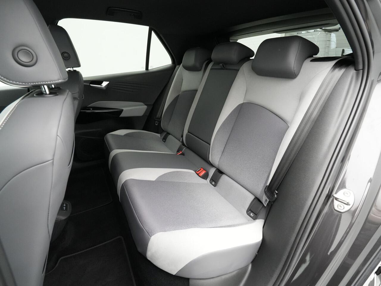 Volkswagen ID.3 First Plus 58 kWh 204pk Navigatie Camera Stoel/Stuurverwarming Carplay Pdc 2 Gereserveerd VDU lease Jacques Hulsman