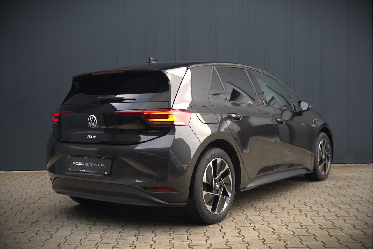 Volkswagen ID.3 Life 58 kWh | Stoelverwarming | Stuurverwarming | Adaptive Cruise Control | Navigatie | Standkachel | Keyless | Parkeersensoren | LED | Apple Carplay | BTW |