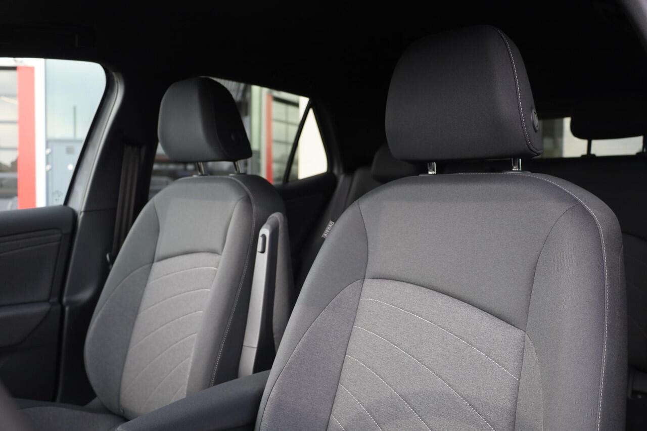 Volkswagen ID.3 Black Edition 52 kWh 170PK / 125kW Apple Carplay & Android Auto, verwarmbare voorstoelen, LED koplampen, navigatie (Discover Pro), comfortstoelen, DAB+, draadloos telefoon laden, rijstrookbehoud assistent (Lane Assist), extra getint glas achter, verkeerst