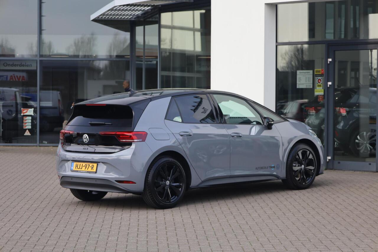 Volkswagen ID.3 Black Edition 52 kWh 170PK / 125kW Apple Carplay & Android Auto, verwarmbare voorstoelen, LED koplampen, navigatie (Discover Pro), comfortstoelen, DAB+, draadloos telefoon laden, rijstrookbehoud assistent (Lane Assist), extra getint glas achter, verkeerst