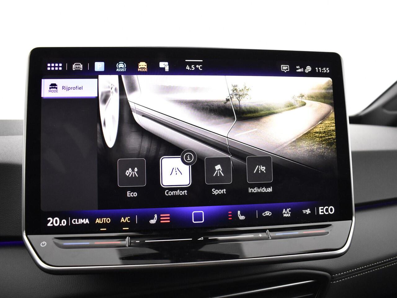 Volkswagen ID.3 Pure Oranje Edition 52kWh |125 kW/170pk Volkswagen ID.3 Pure Oranje Edition 52 kWh |125 kW / 170 pk H | 18" LM velgen met All-season banden | Lederen bekleding | Getint glas |