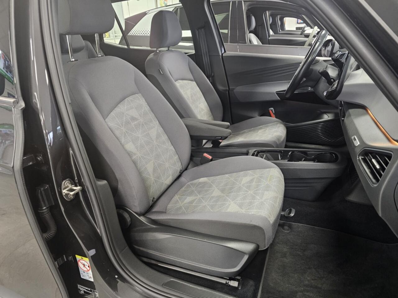 Volkswagen ID.3 First 58 kWh | Parkeersensoren | Stoelverwarming | Navi