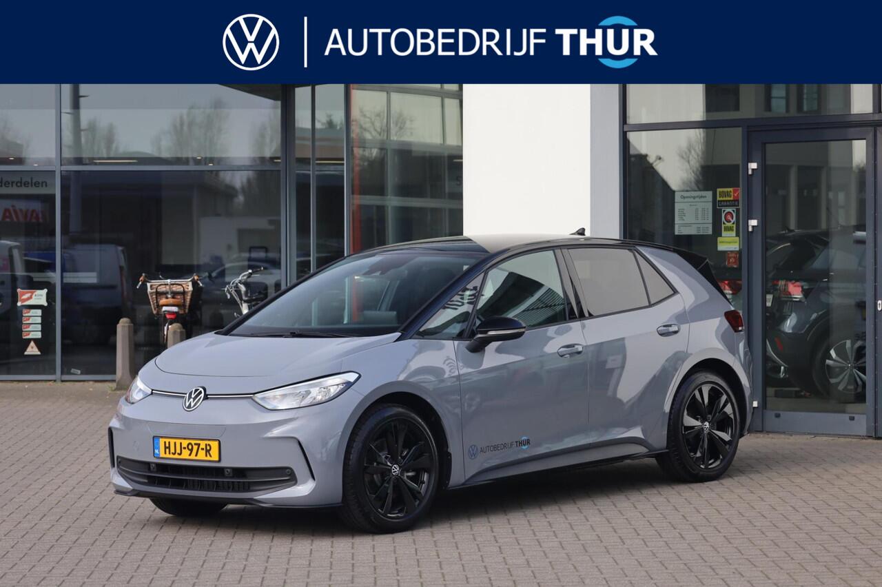 Volkswagen ID.3 Black Edition 52 kWh 170PK / 125kW Apple Carplay & Android Auto, verwarmbare voorstoelen, LED koplampen, navigatie (Discover Pro), comfortstoelen, DAB+, draadloos telefoon laden, rijstrookbehoud assistent (Lane Assist), extra getint glas achter, verkeerst