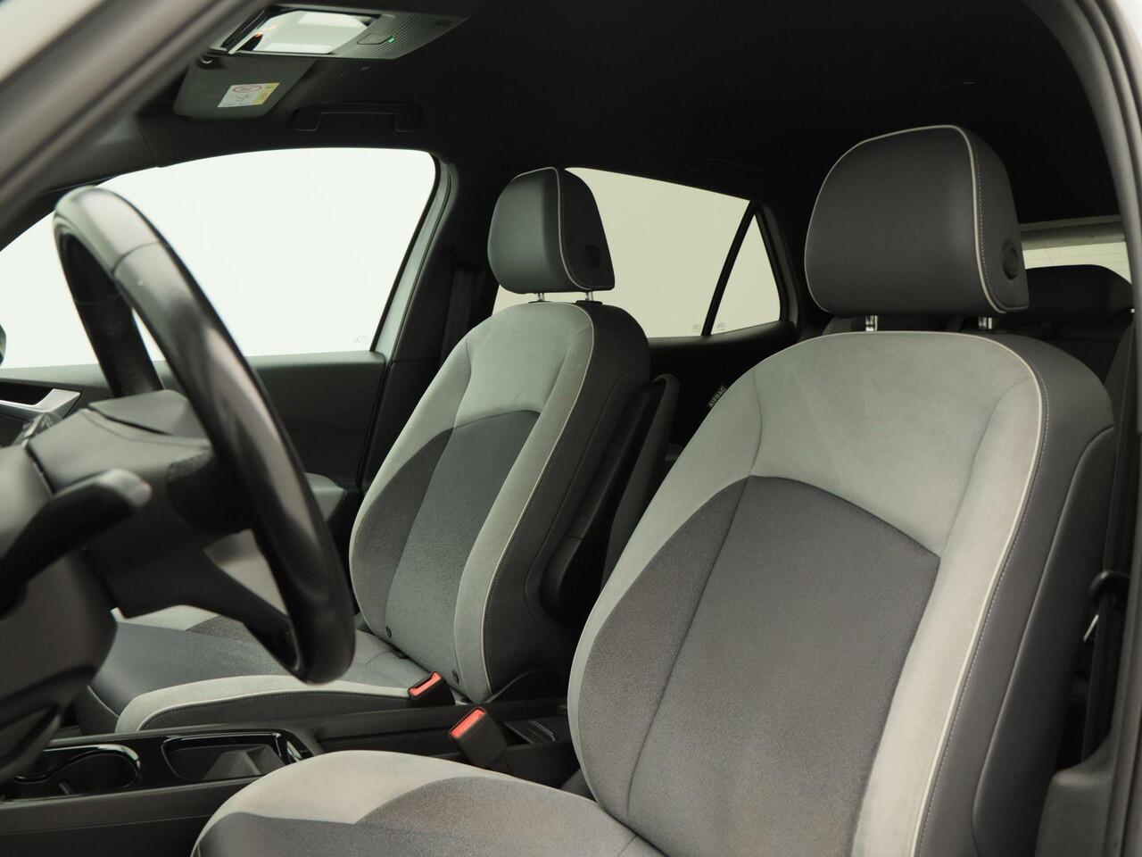 Volkswagen ID.3 First Plus 58 kWh 204 Pk Automaat | Adaptive Cruise | Climate Control | Stoelverwarming | Navigatie | Camera | Carplay | 19 inch | 124.915 Km!!